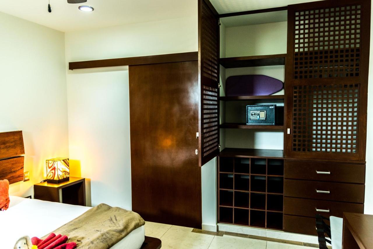 Casa Ticul Hotel Boutique - 5Th Ave (Adults Only) Плайя-дель-Кармен Екстер'єр фото A sliding door