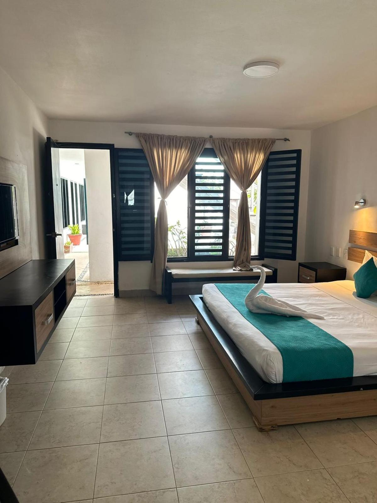 Casa Ticul Hotel Boutique - 5Th Ave (Adults Only) Плайя-дель-Кармен Екстер'єр фото A room at the hotel