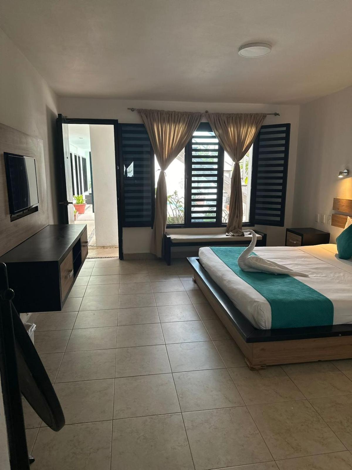 Casa Ticul Hotel Boutique - 5Th Ave (Adults Only) Плайя-дель-Кармен Екстер'єр фото A room at the hotel